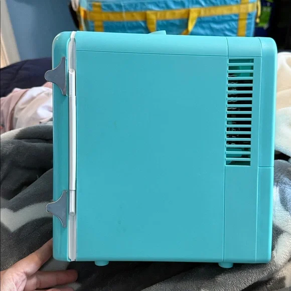 Frigidaire Mini Fridge in Aqua Blue - Picture 2 of 6